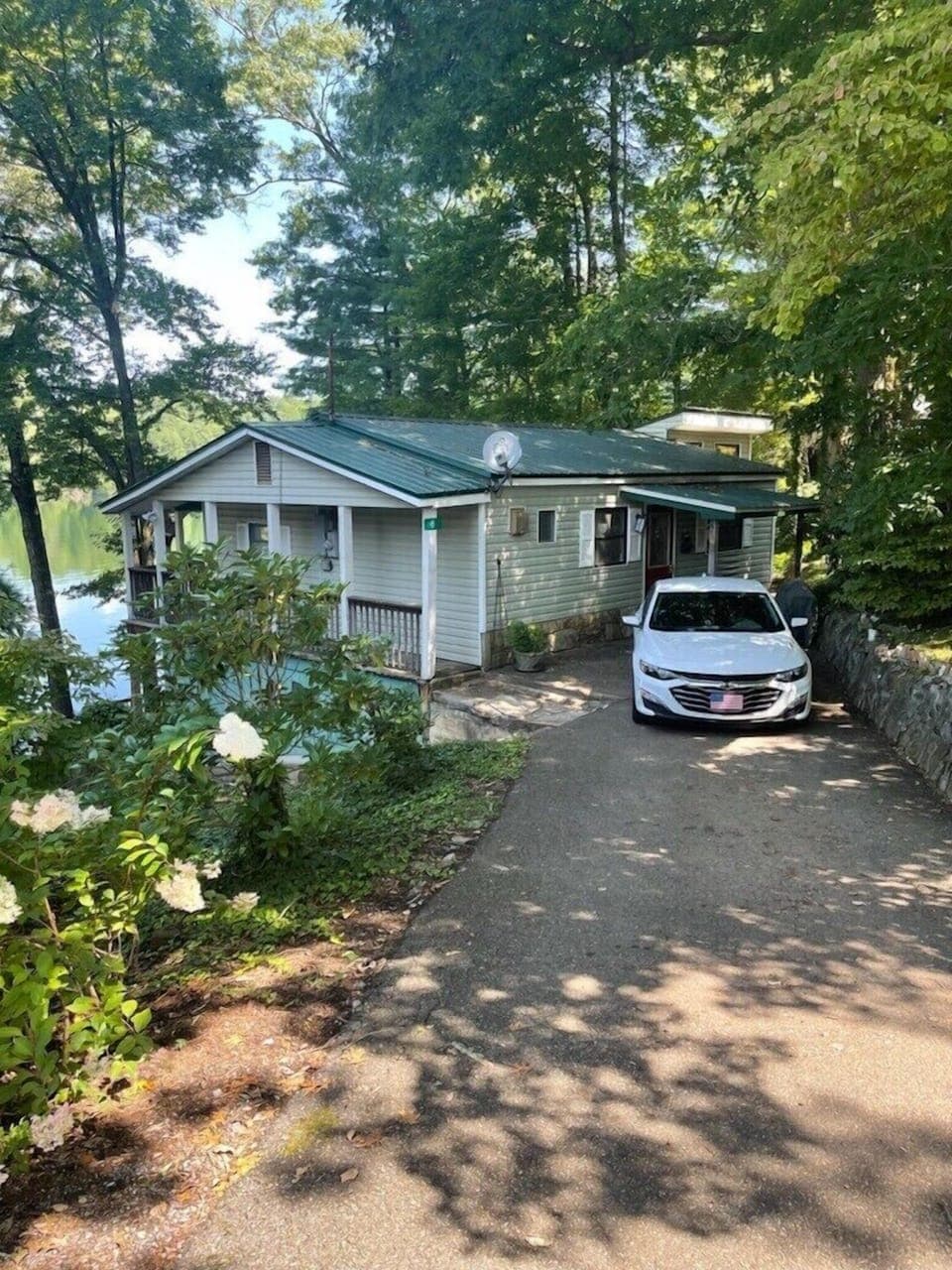 Front of house/driveway 