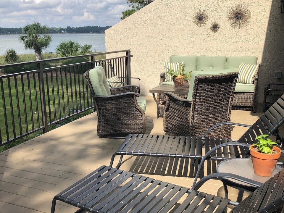 Huge back deck!