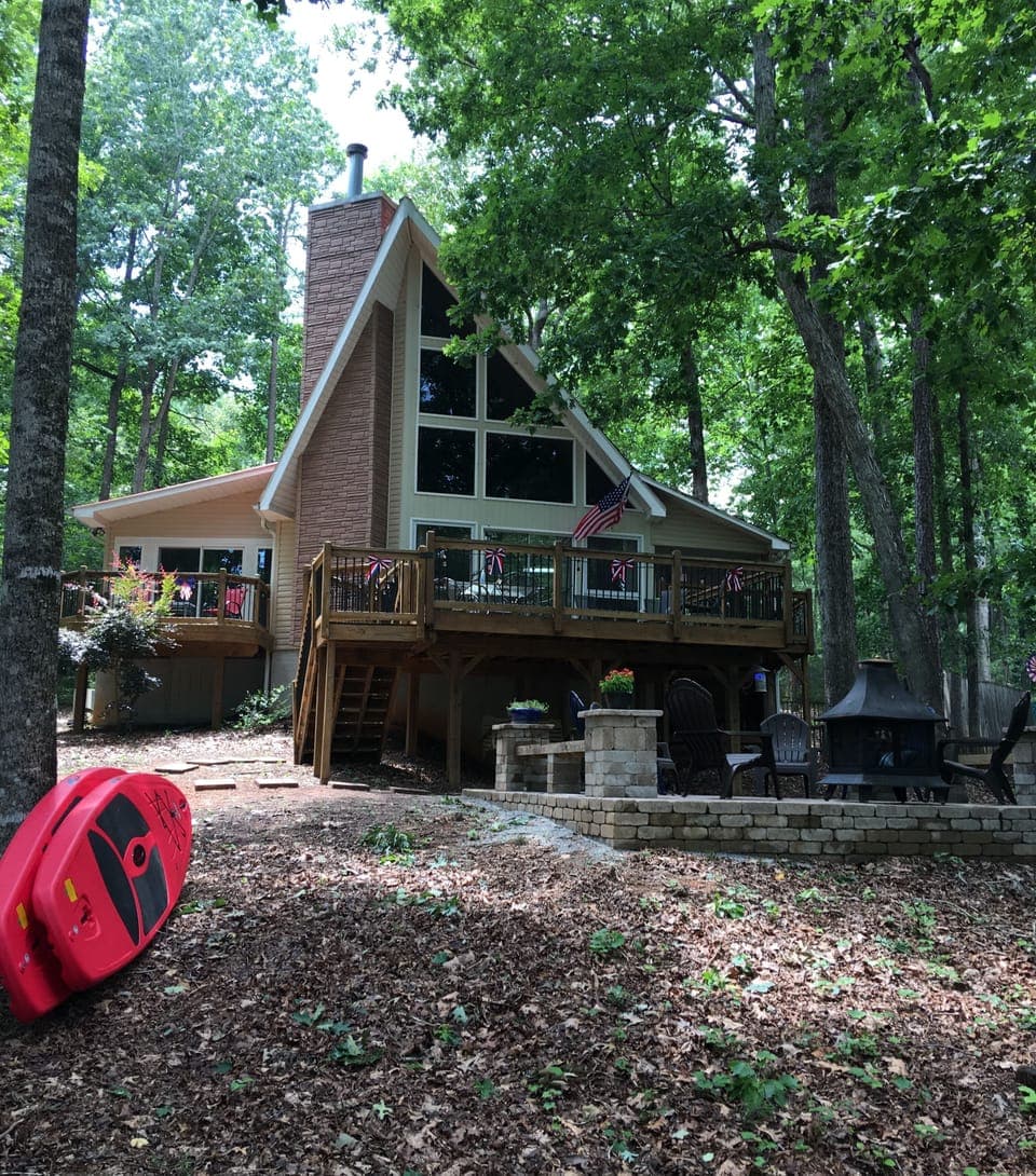 Welcome to LAKE PLACE RETREAT!