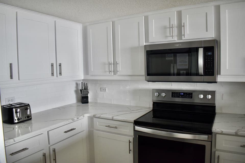 Beautiful White Kitchen!