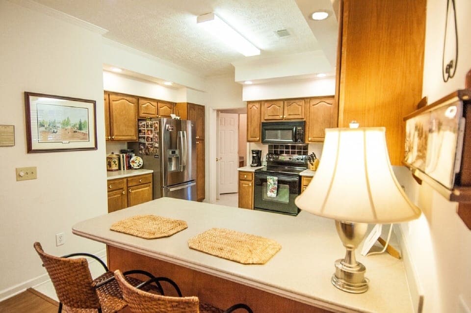 kitchen breakfast bar