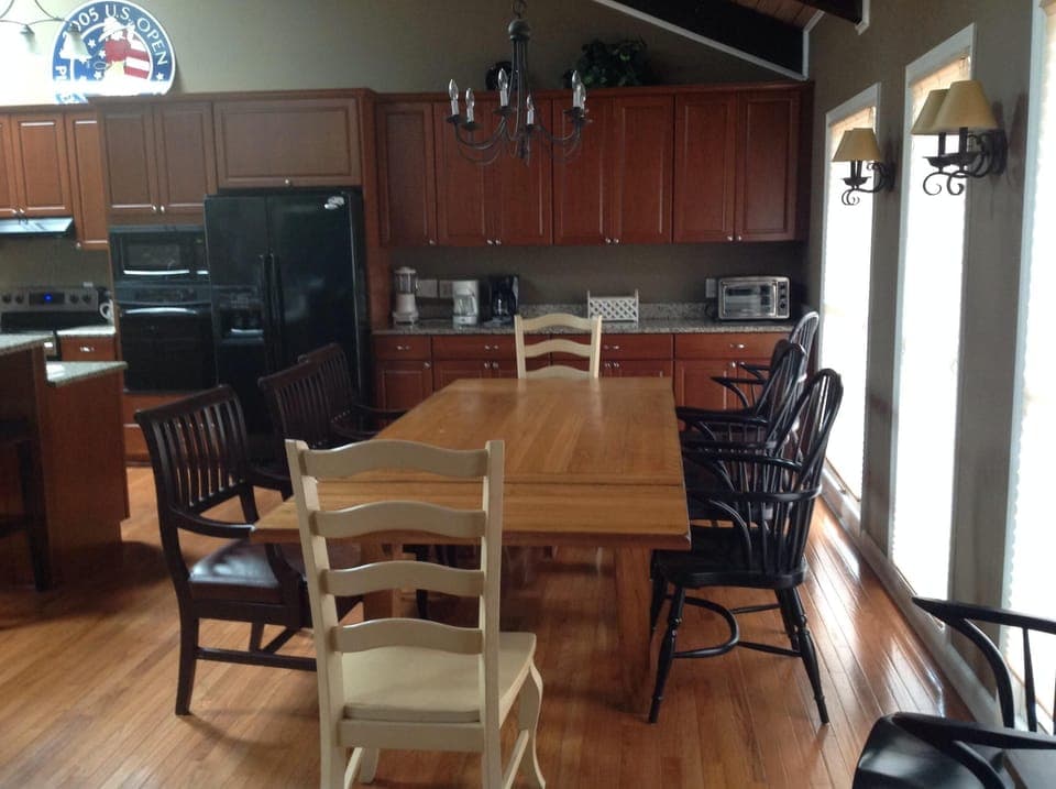 Dining/kitchen