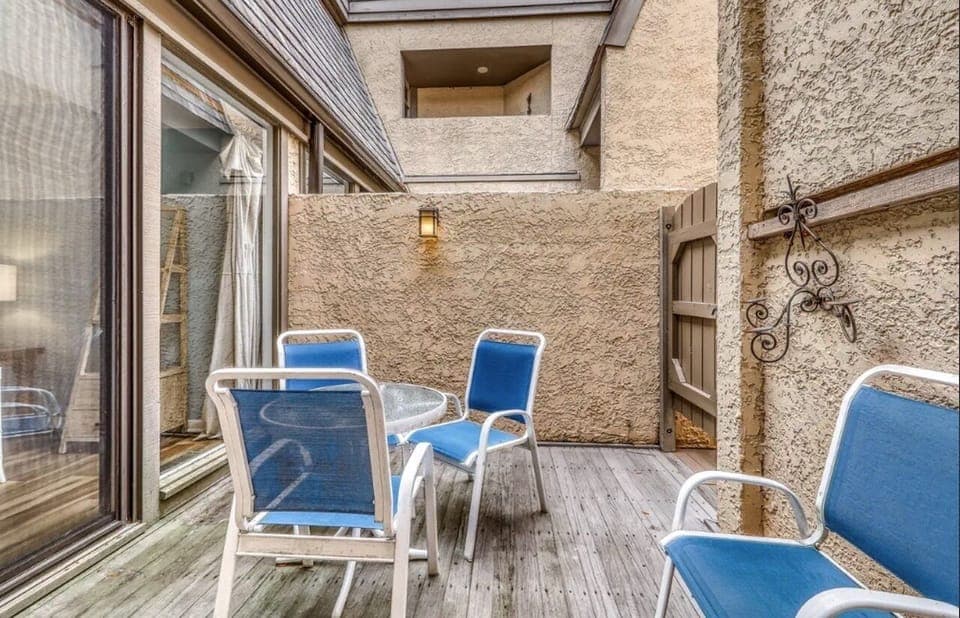 Front Deck with seating to relax or dine 