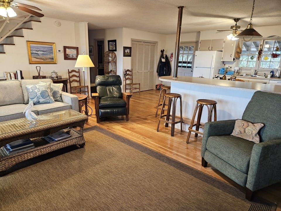 Main room with kitchen and entrance