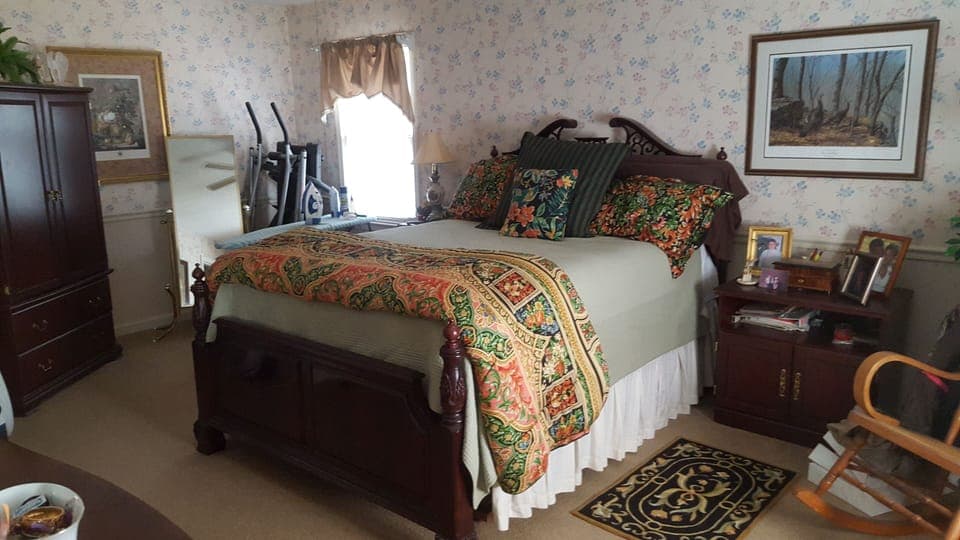 Guest bedroom