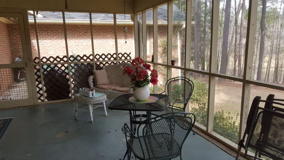 Screened in porch