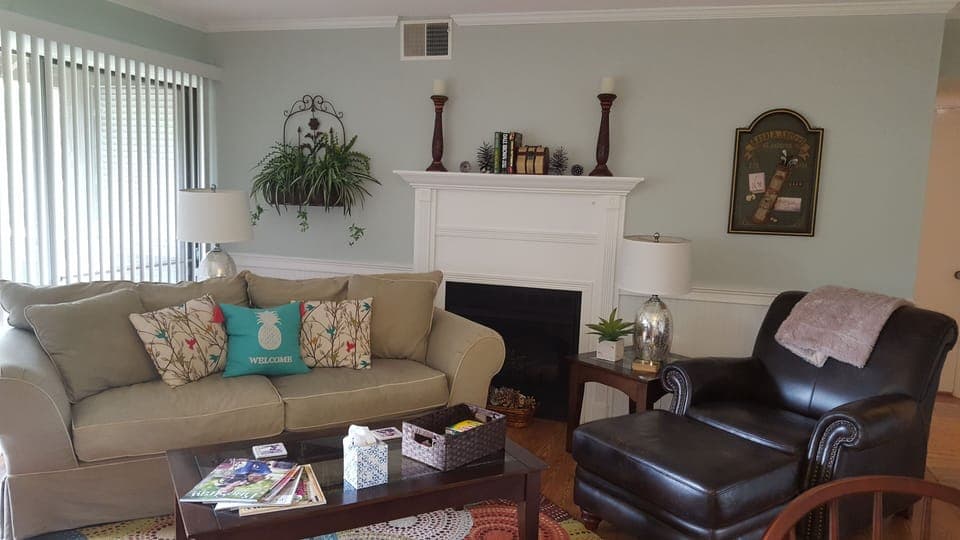 Beautiful, bright living room overlooking hole #1 on PCC#3.