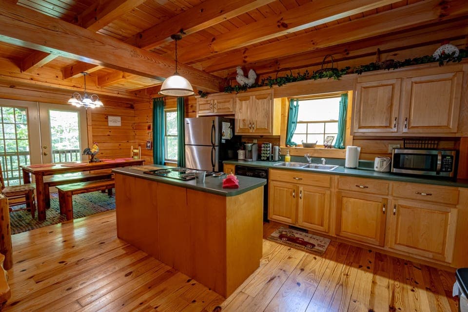 kitchen/dining room 