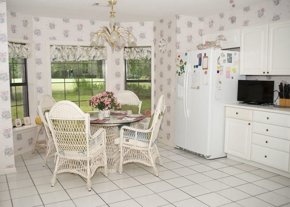 Eat-in Kitchen