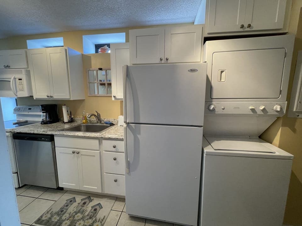 All full size appliances. Ice maker in fridge.