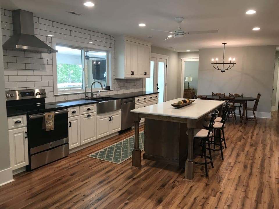 Spacious and well-stocked kitchen with seating for 4 at the island.