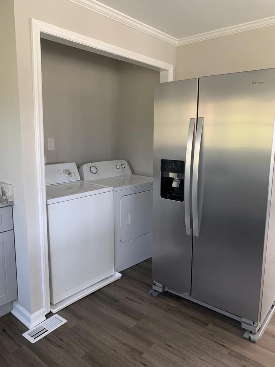 Laundry / Refrigerator