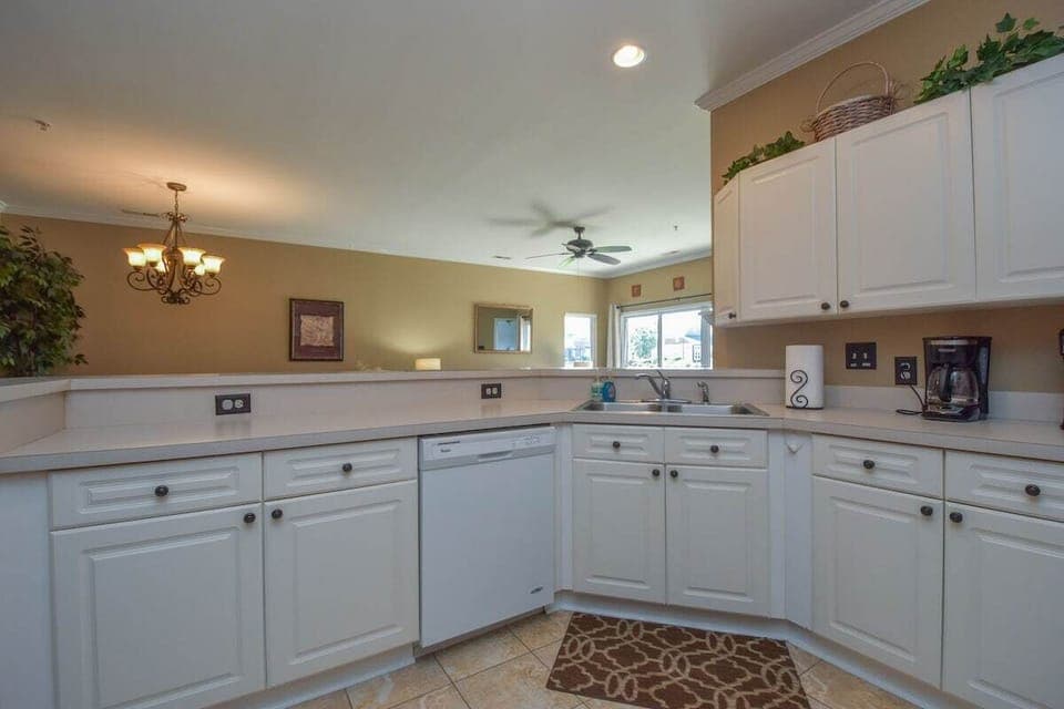 Eat out or make all your meals here in the fully stocked kitchen
