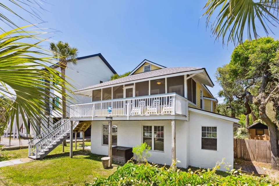 Welcome to Folly! Enjoy your time at this wonderful property, located on a full lot (touching both E Ashley and E Arctic).