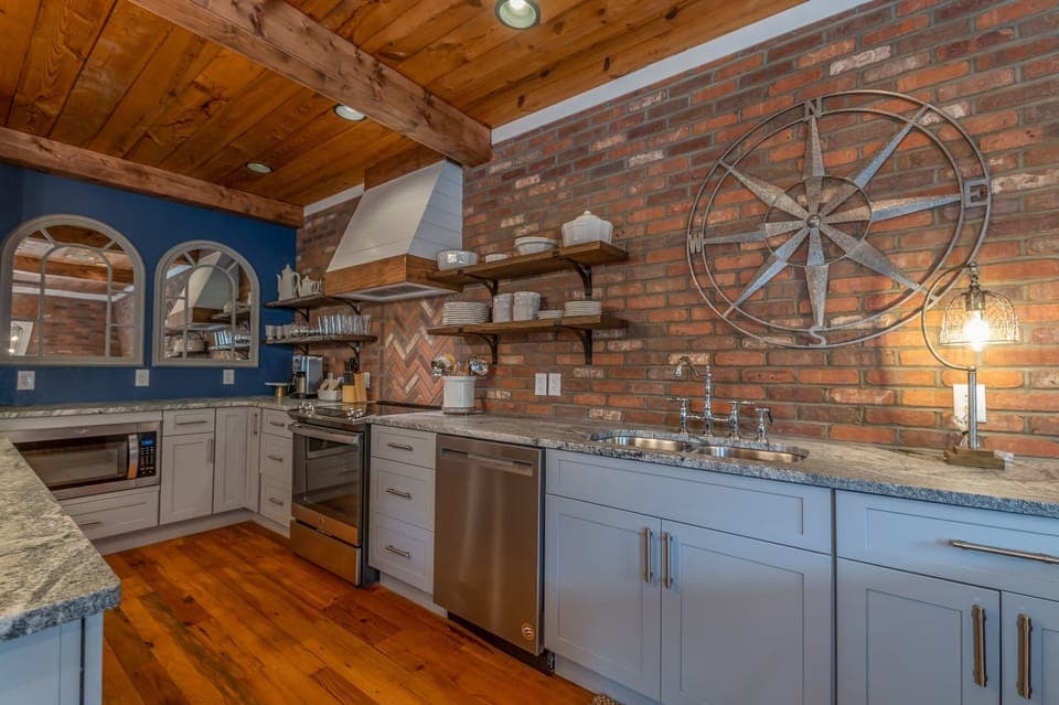 Fully Equipped Kitchen w/ Stainless Appliances