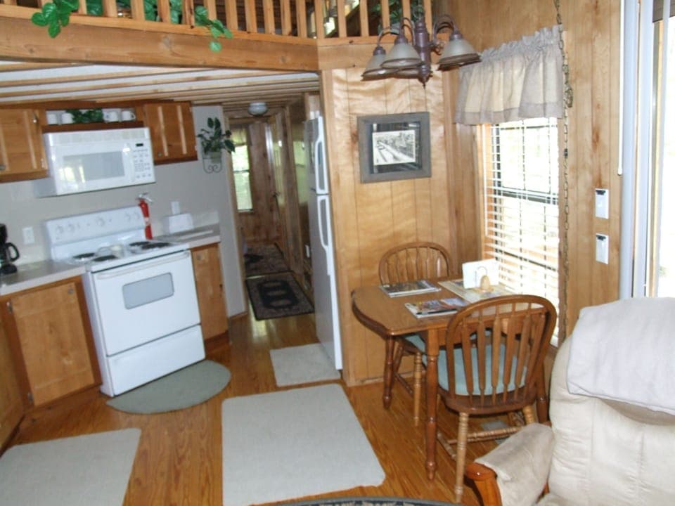 Kitchen/Dining Area
