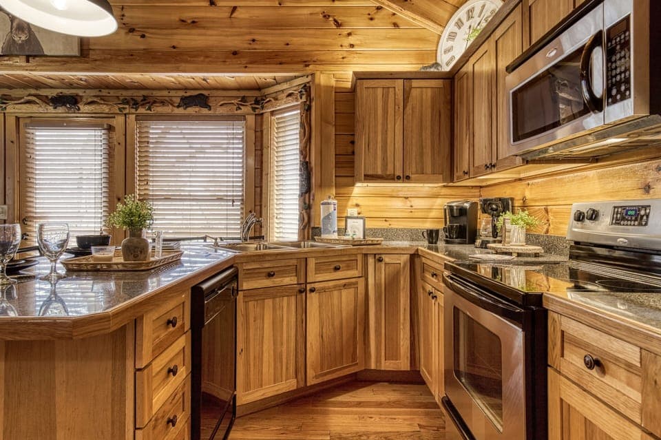Cabin in the Smoky Mountains "River Falls" - Fully furnished kitchen with stainless steel appliances