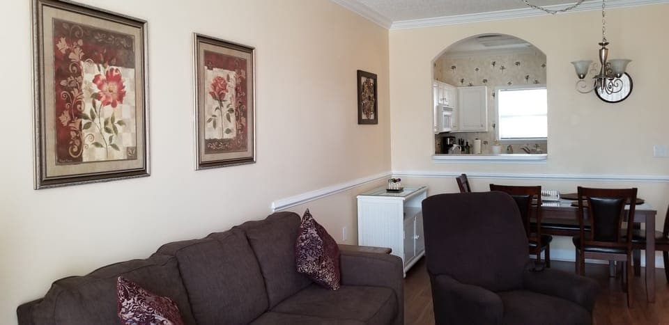 Living room/dining room area