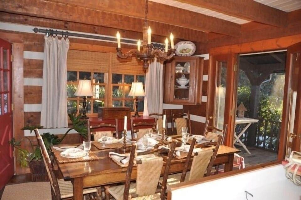 DINNER TABLE