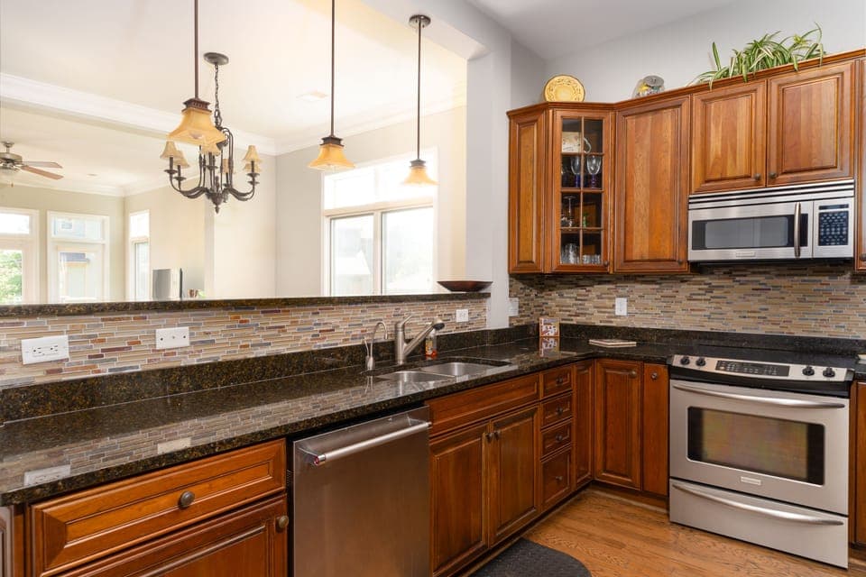 Additional kitchen shot