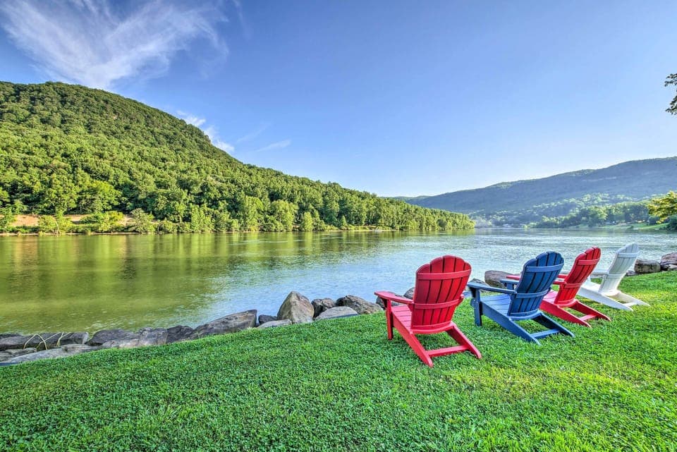 Chattanooga Vacation Rental | 1BR | 1BA | 950 Sq Ft | 1 Exterior Step Required
