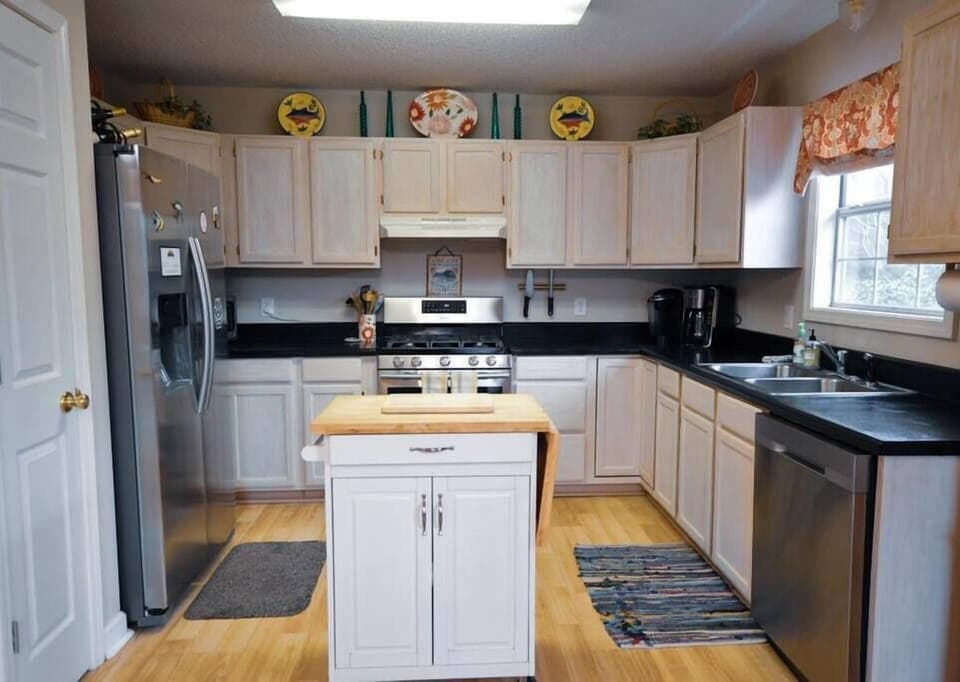 "This house was clean, had great amenities (especially the kitchen), and has a great outdoor space." - Amanda, past guest