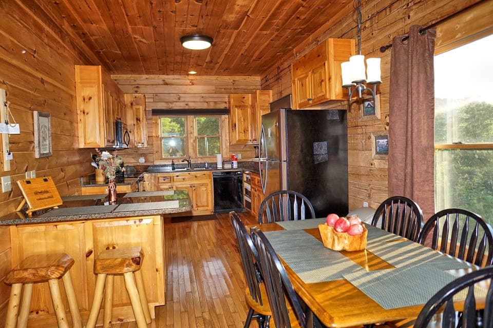 Main Level - Kitchen/Dining Area