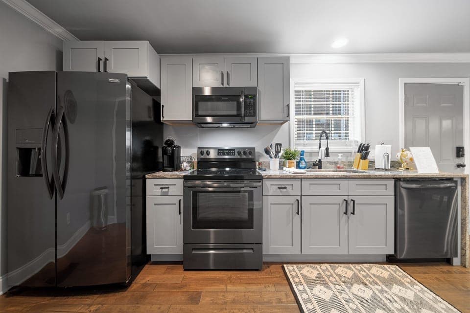 911B 19TH AVE 008
