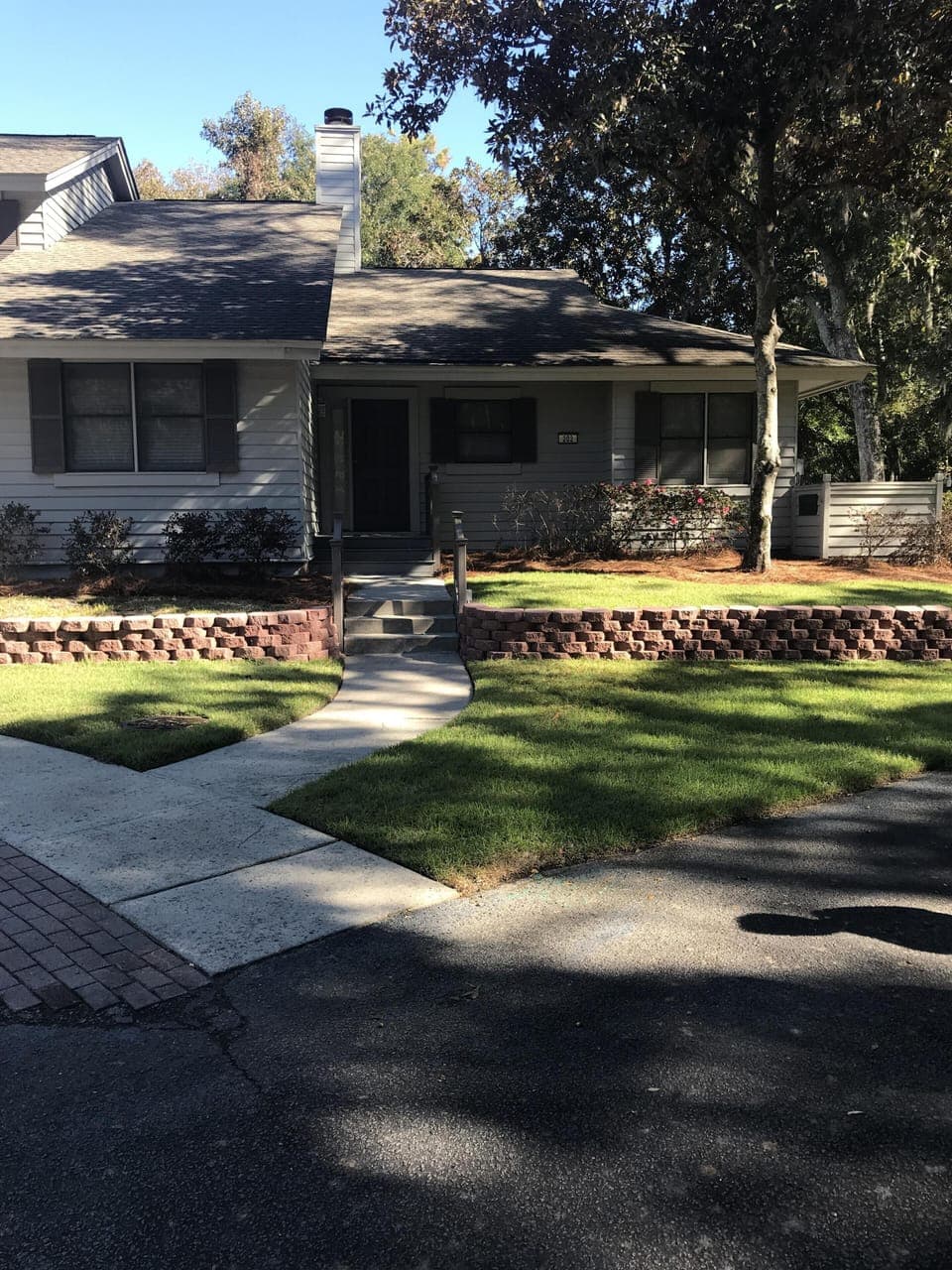 Nestled in the corner of Shipyard Plantation. Just a short walk to the beach. 