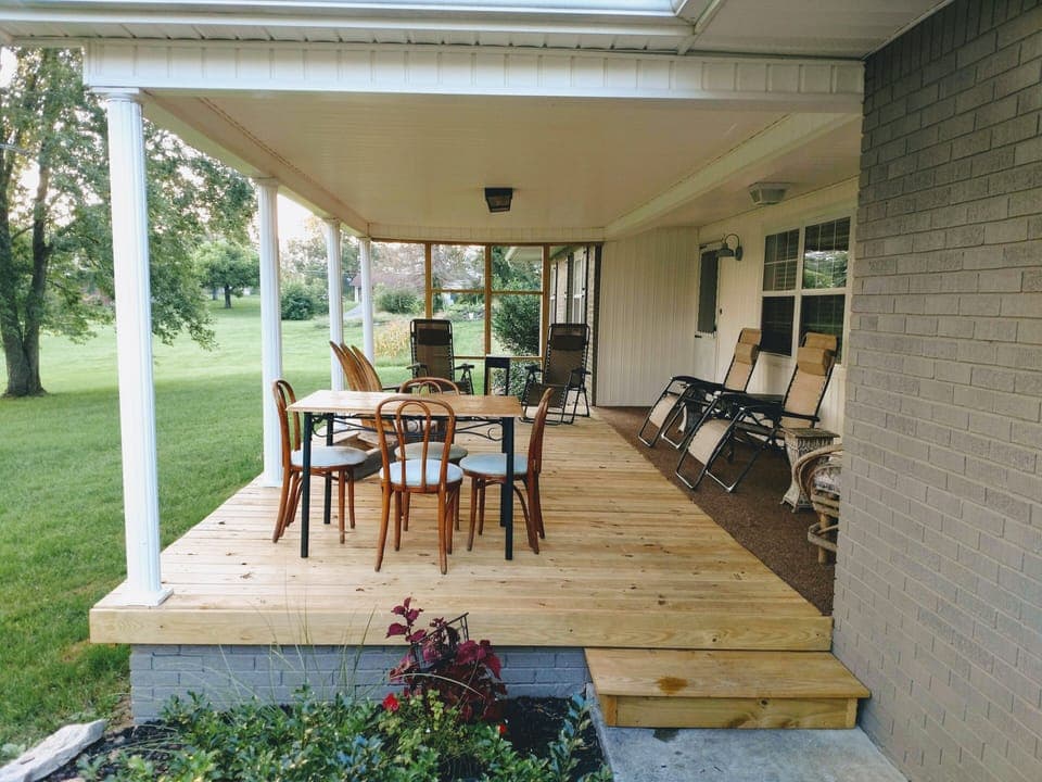 Outdoor dining