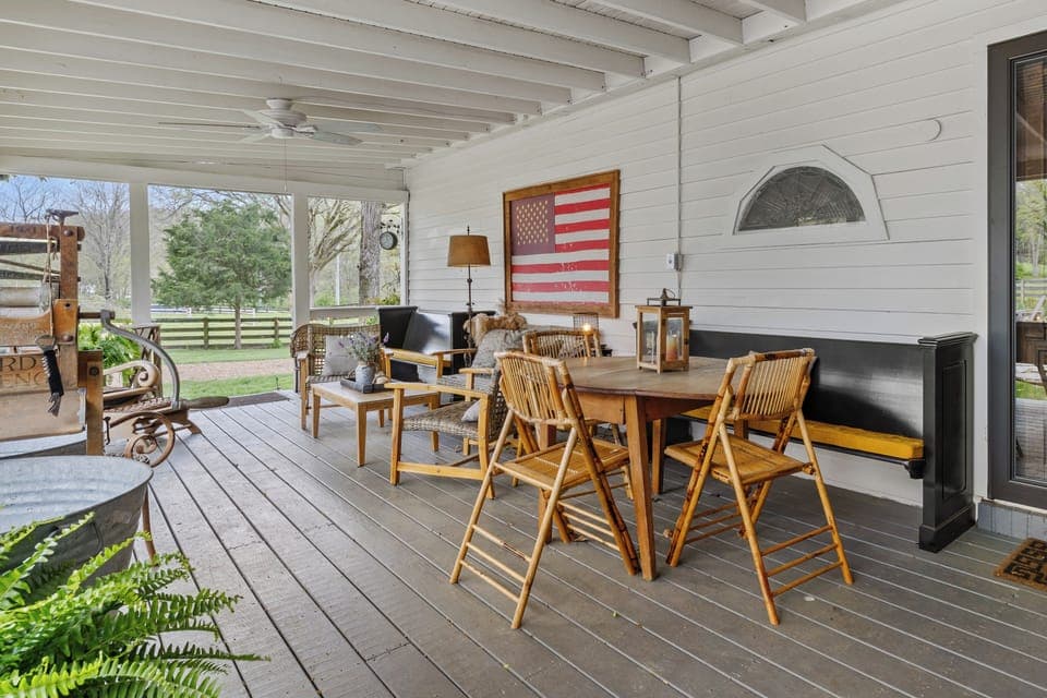 Outdoor dining