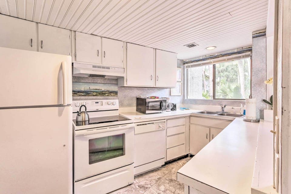 Kitchen | Cooking Basics | Drip Coffee Maker | Bar Seating