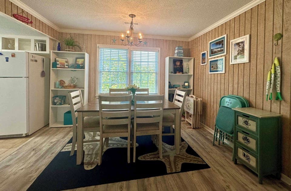 Extra Chairs & TV Trays
