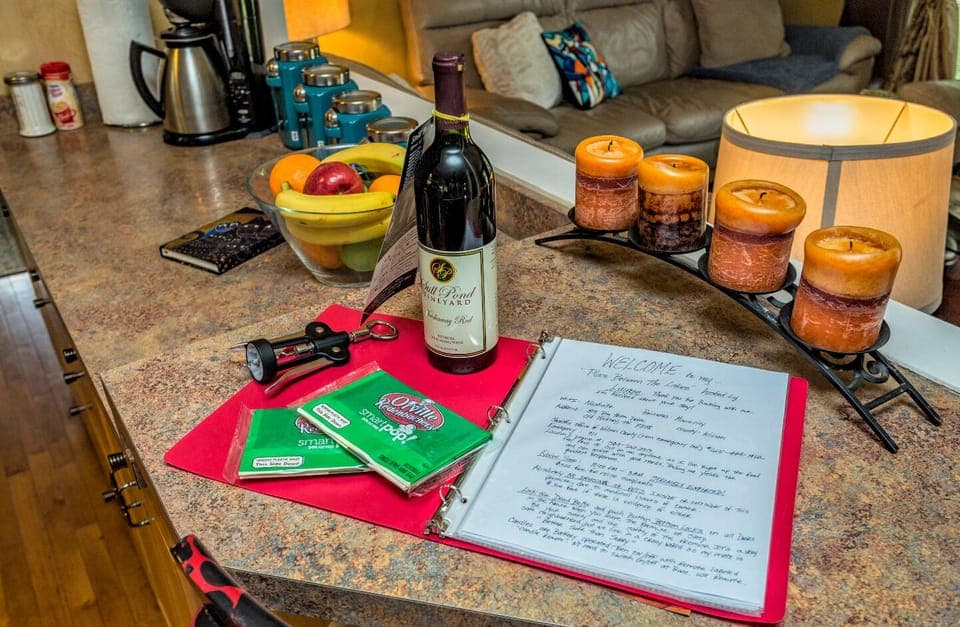 A warm Welcome from Host, Wine, Fruit, Popcorn, Coffee, + more