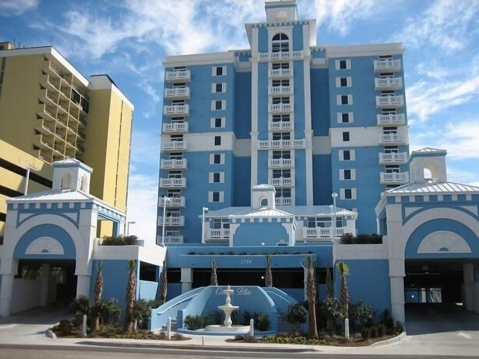 Direct oceanfront 5 bedrooms with pools
