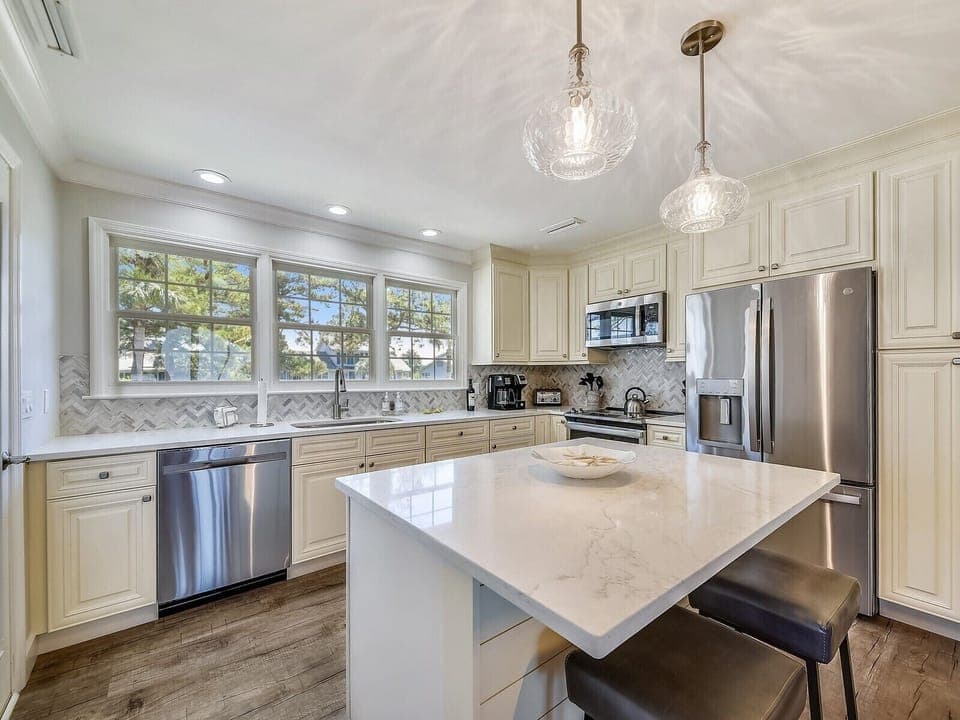 New Fully-equipped Kitchen with Breakfast Bar at 17 Lands End