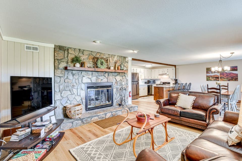 Sky Valley Vacation Rental | 2BR | 2.5BA | 1,380 Sq Ft | Stairs Required