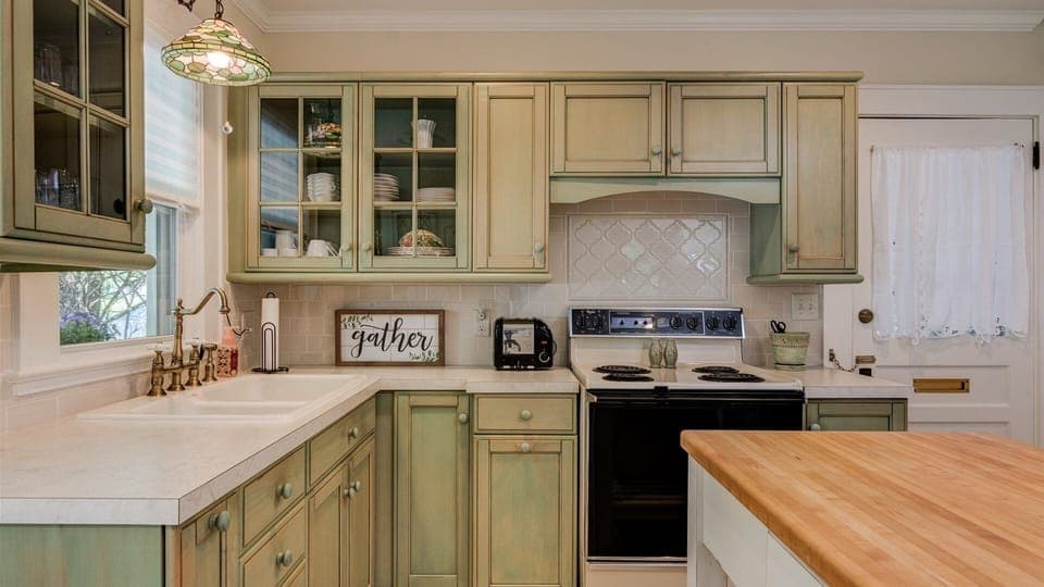 Well equipped kitchen