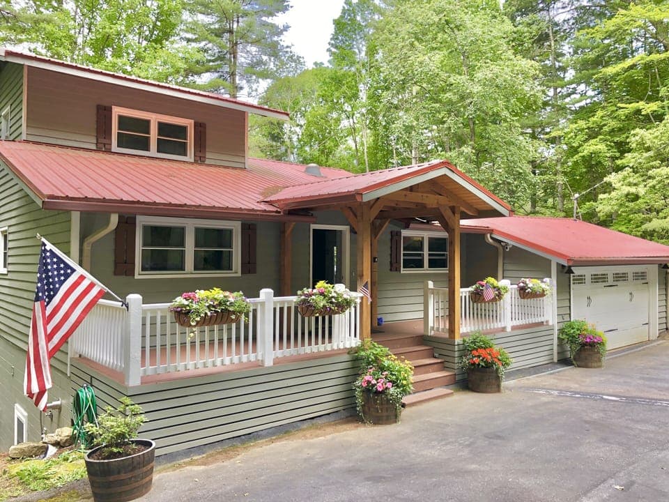 Front of the Sinclair Lakehouse. 