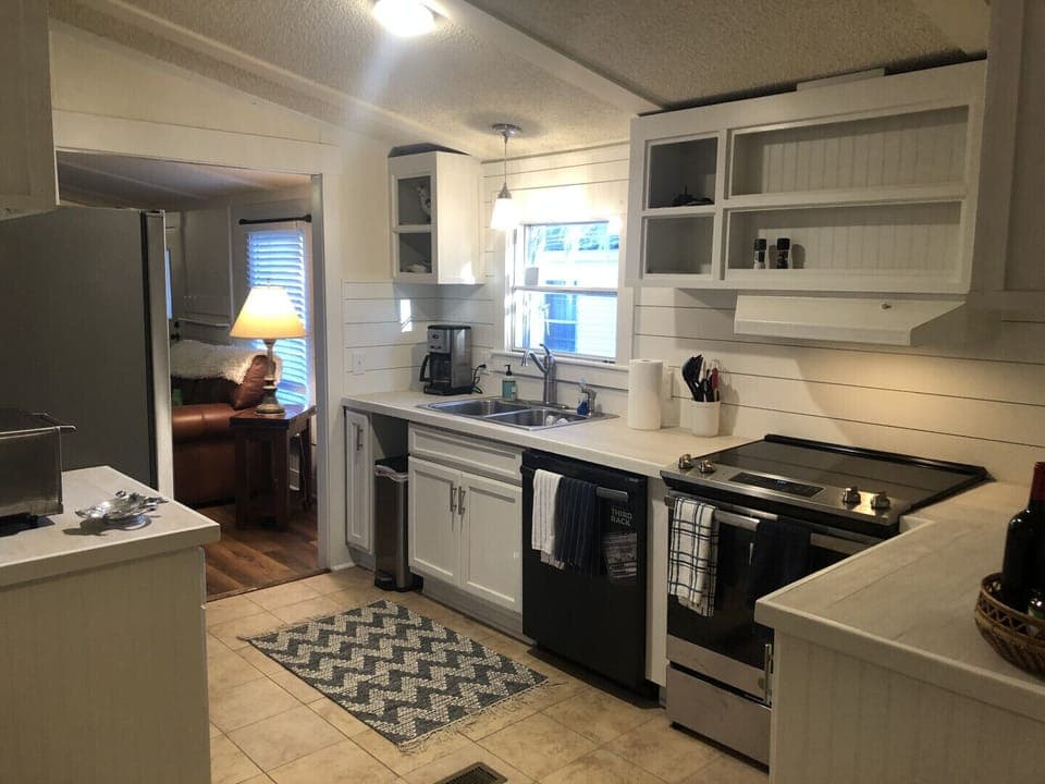 Full Kitchen with Laundry