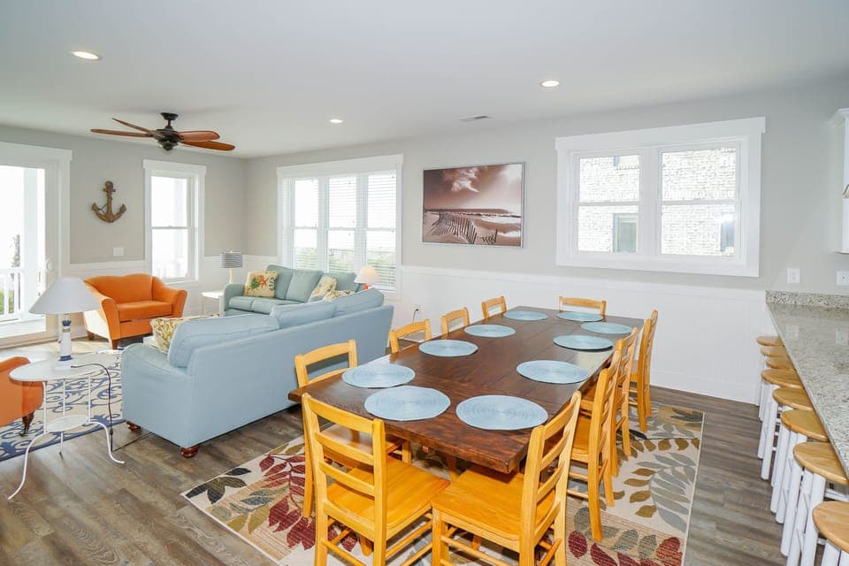 Gather your group around this spacious dining table while relaxing in the bright, coastal-themed living area with comfortable seating for everyone.