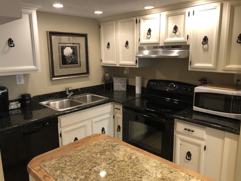 Full kitchen