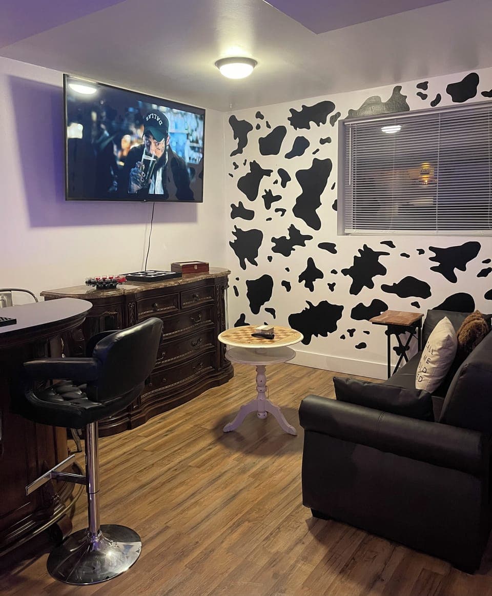 Secondary living room 