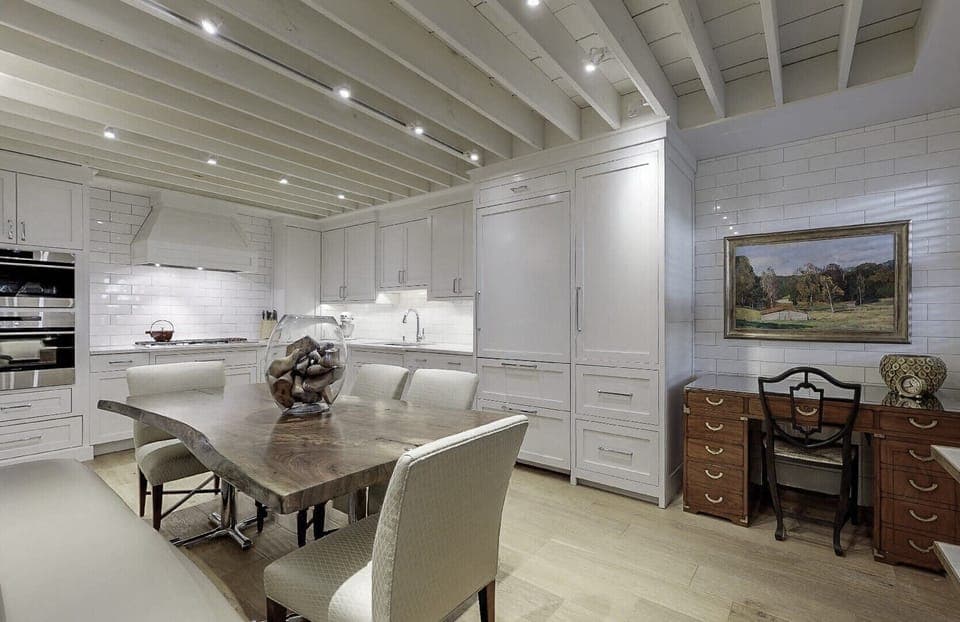 Entry to Dining/Kitchen