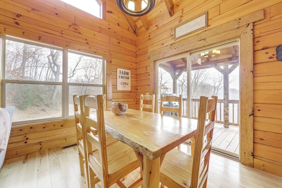 Dining Area | Main Level
