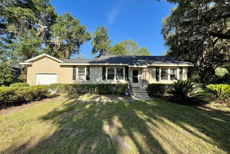 FRONT OF HOUSE