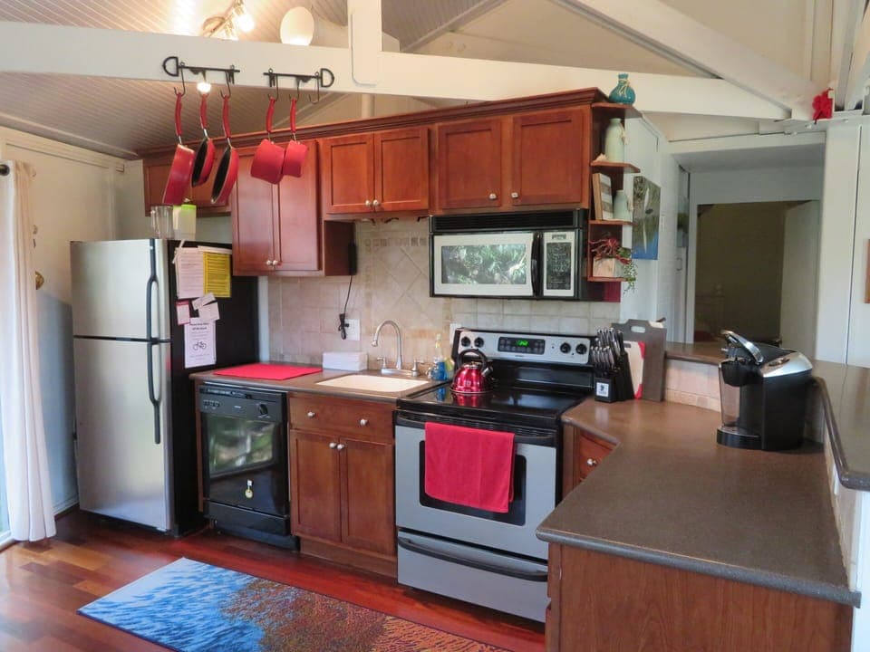 Updated Kitchen !  Keurig !  Counter space !