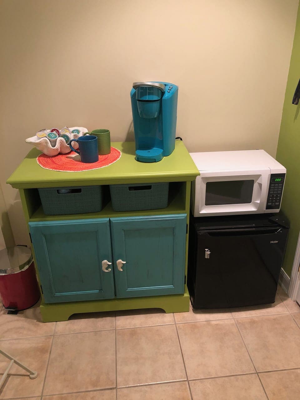 Mini fridge, microwave and Kuerig coffee maker. Available k-cups.