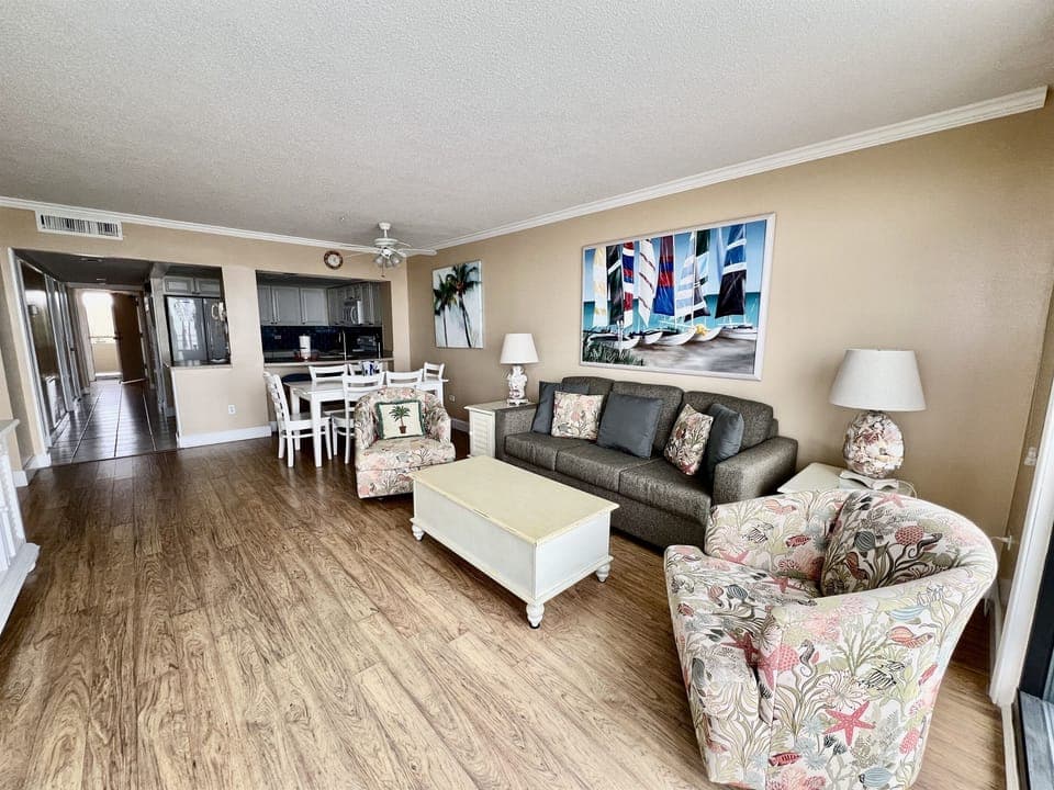 Oceanfront Living/Dining Area