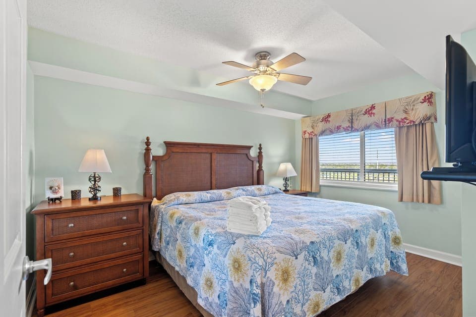 Bedroom w/1 King